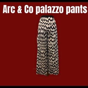 Arc & Co Palazzo Pant. Navy & White